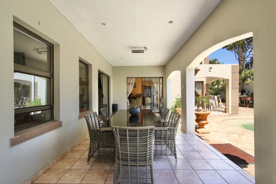 To Let 6 Bedroom Property for Rent in Sunset Beach Western Cape